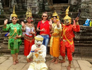 Me, with temple dancers dressed up for photo ops!